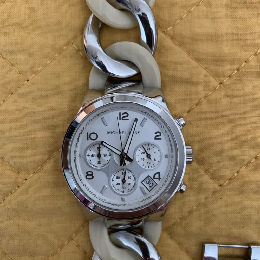 Michael Kors Women's Chain Watch - Picture 2 of 6